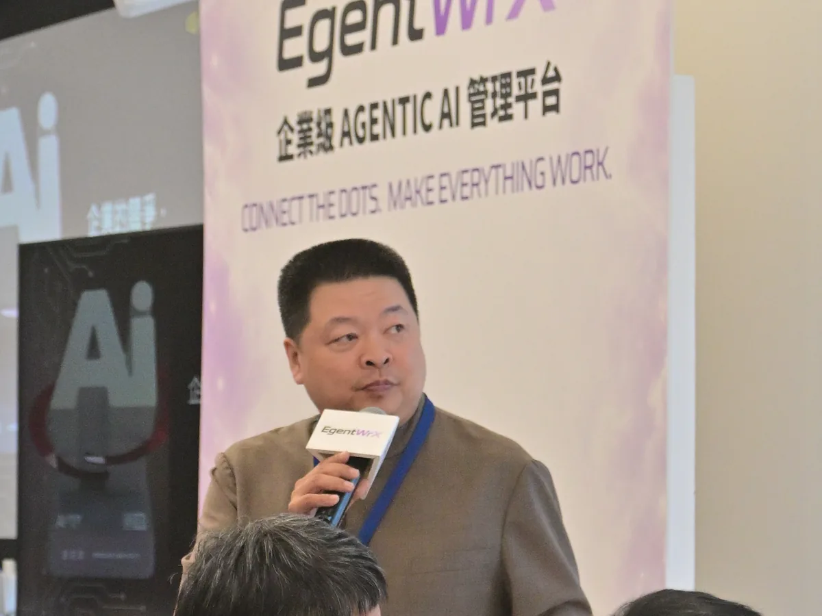 EgentWrX 発表会で企業の AI 導入経験を共有する旭榮集團の執行董事、黃冠華